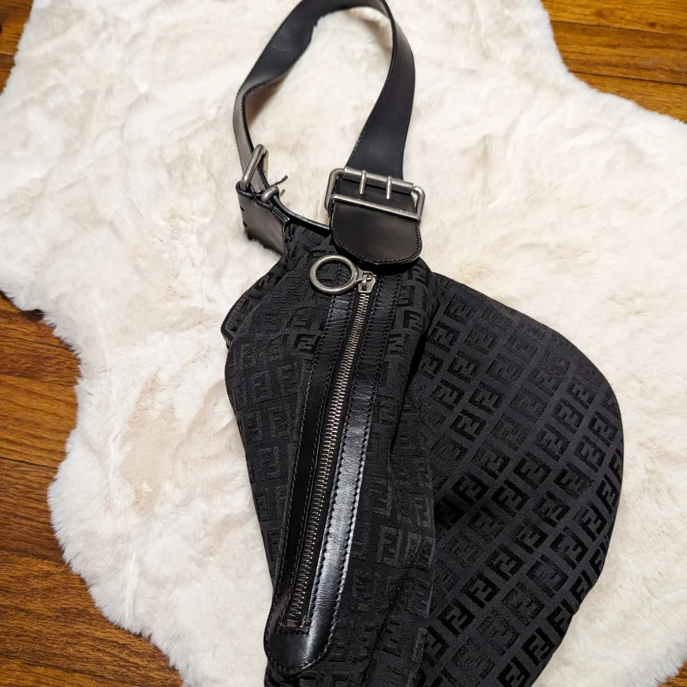 VTG Black Signature Oyster Bag by Fendi - Picture 7 of 7